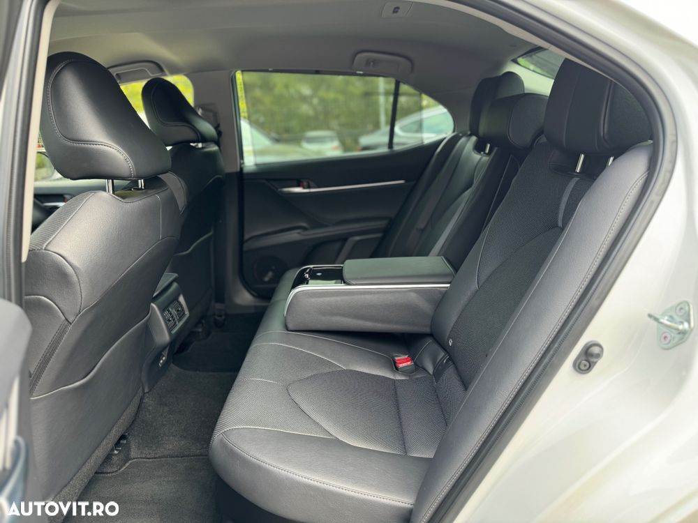 Toyota Camry 2.5 HEV Executive - 23