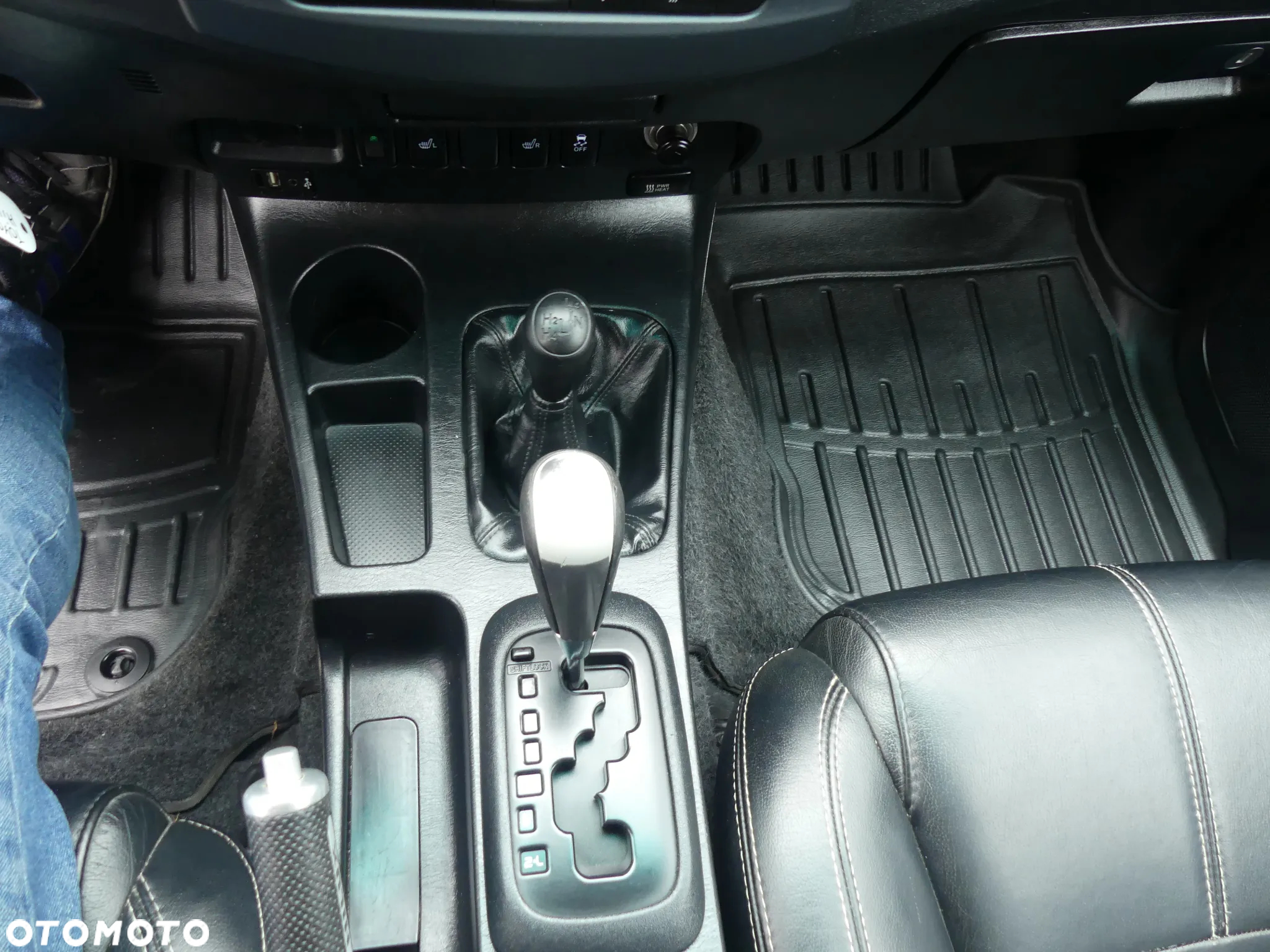 Toyota Hilux 4x4 Double Cab Autm Executive - 14