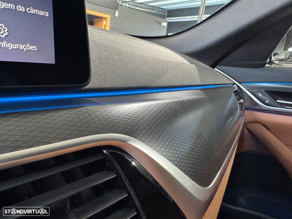 BMW 530 e Pack Desportivo M - 39