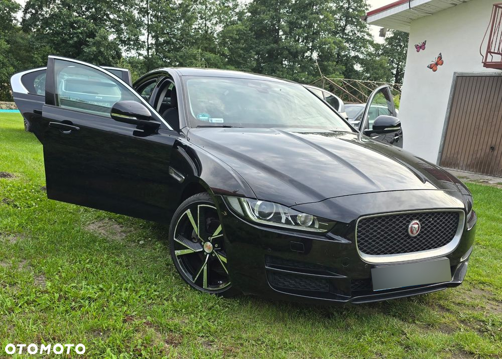 Jaguar XE - 4