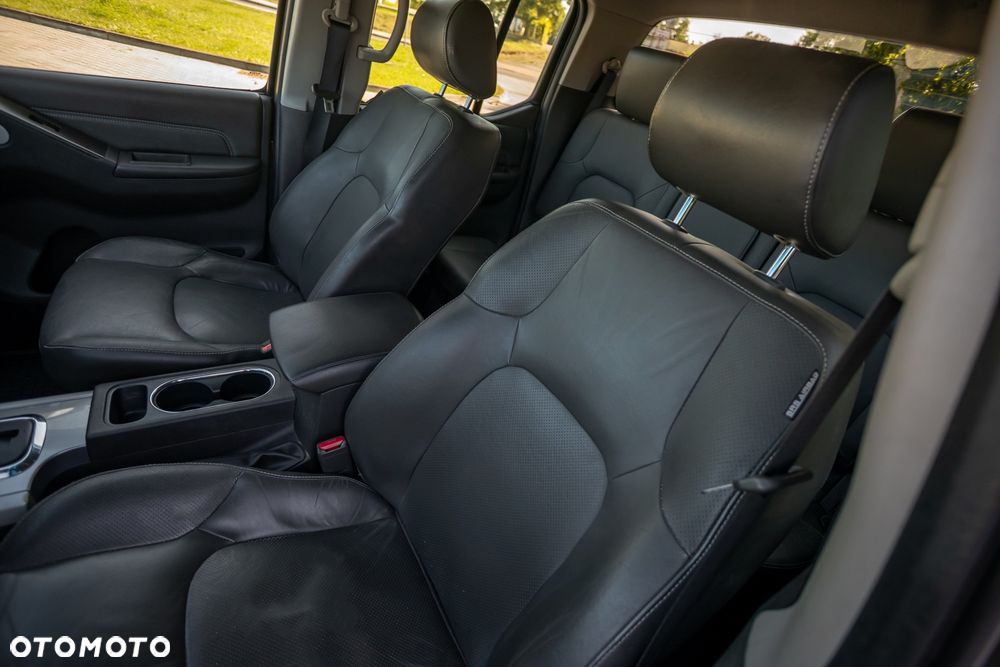 Nissan Navara 3.0 D V6 Platinum Long EU5 - 32