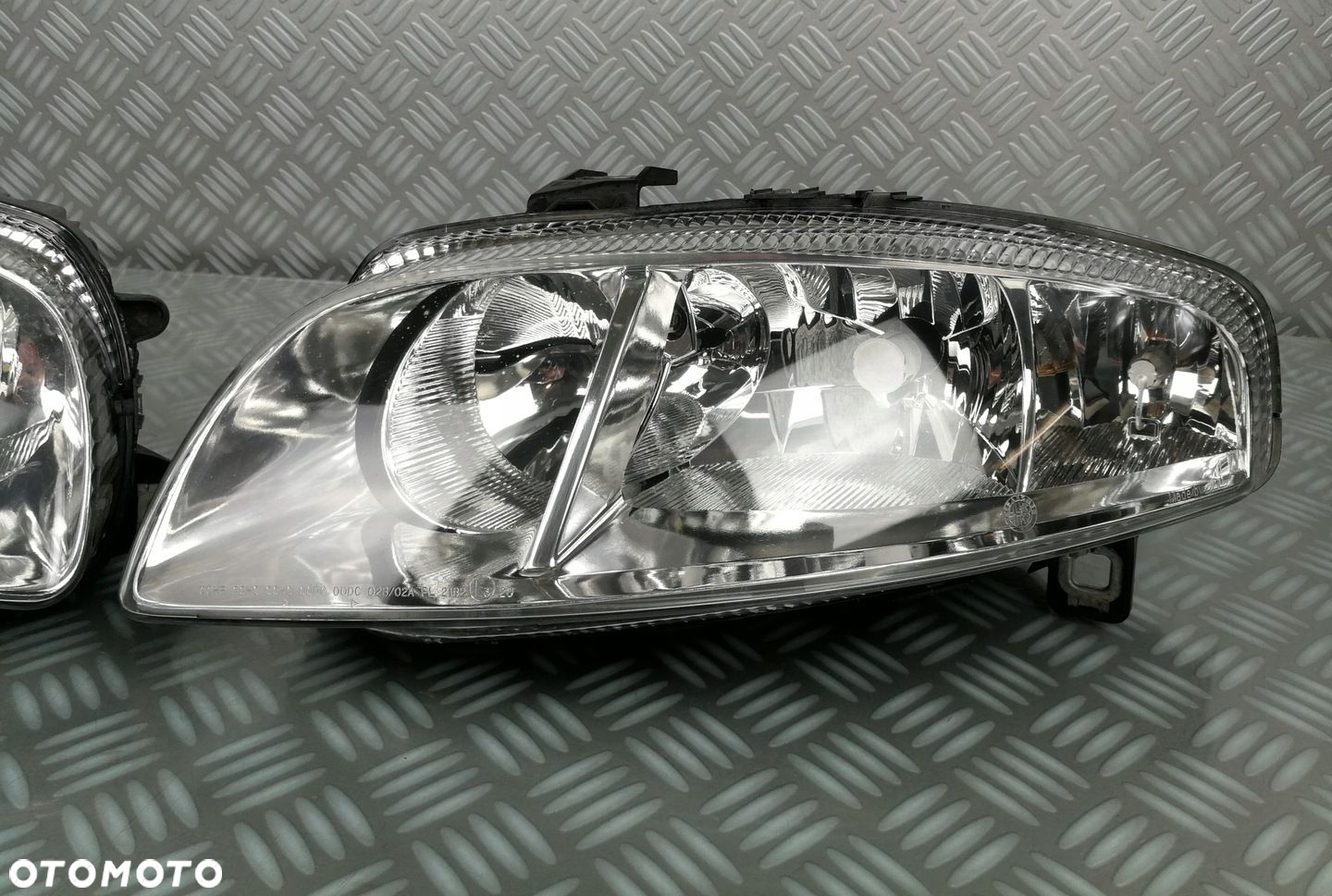 reflektor lampa prawy prawa lewa lewy przód przednia ALFA ROMEO GT 03-10 EU - 4