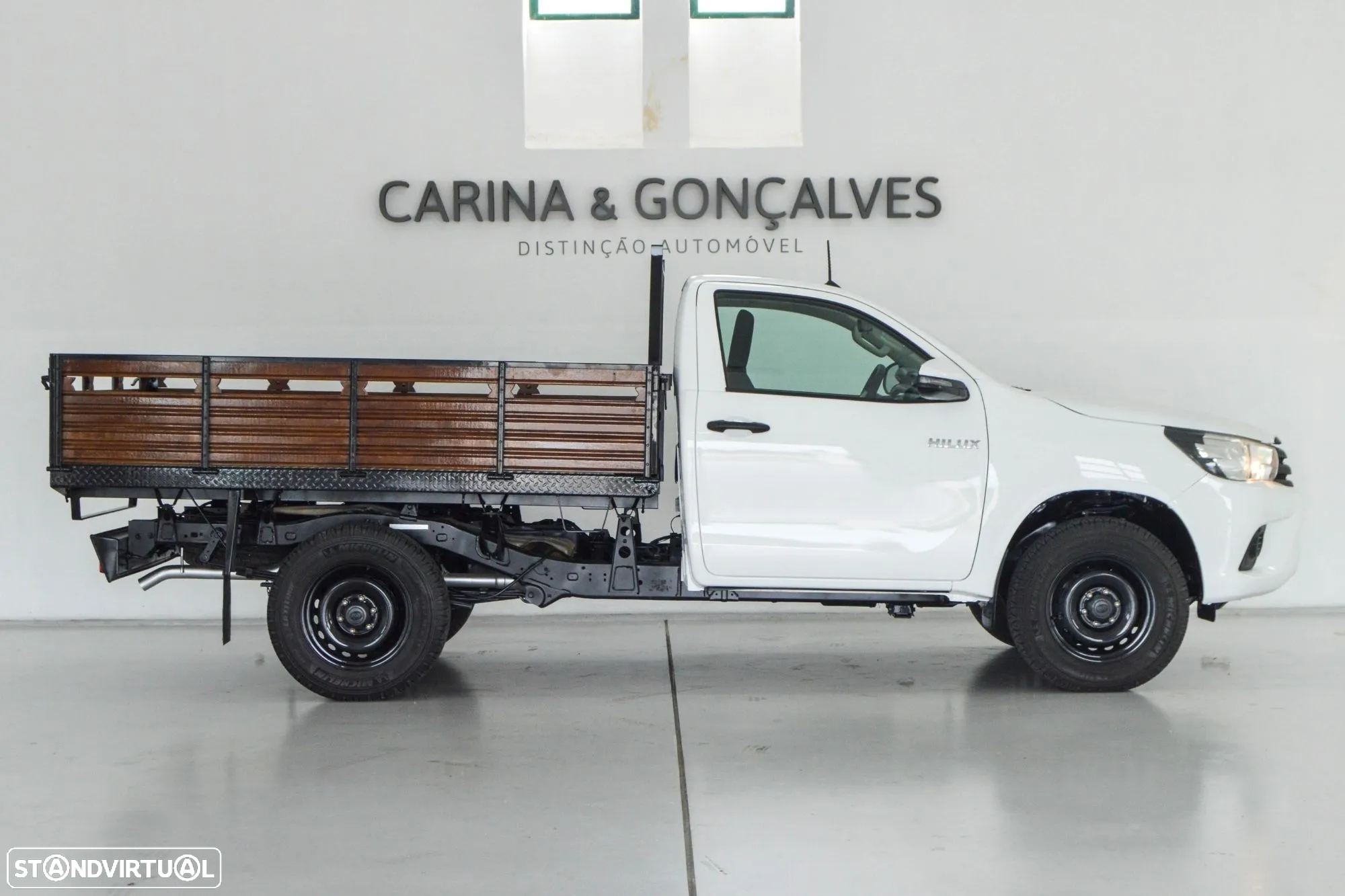 Toyota Hilux 2.4 D-4D 4X2 Cabine Simples 2L - 4