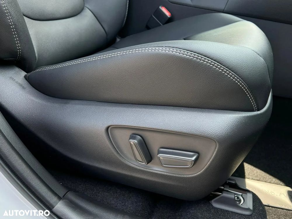 Toyota RAV4 2.5 Hybrid VVT-iE 4x4 Luxury - 11