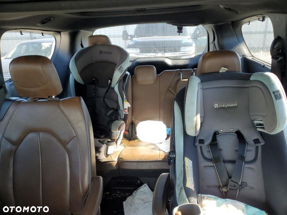 Chrysler Pacifica - 12