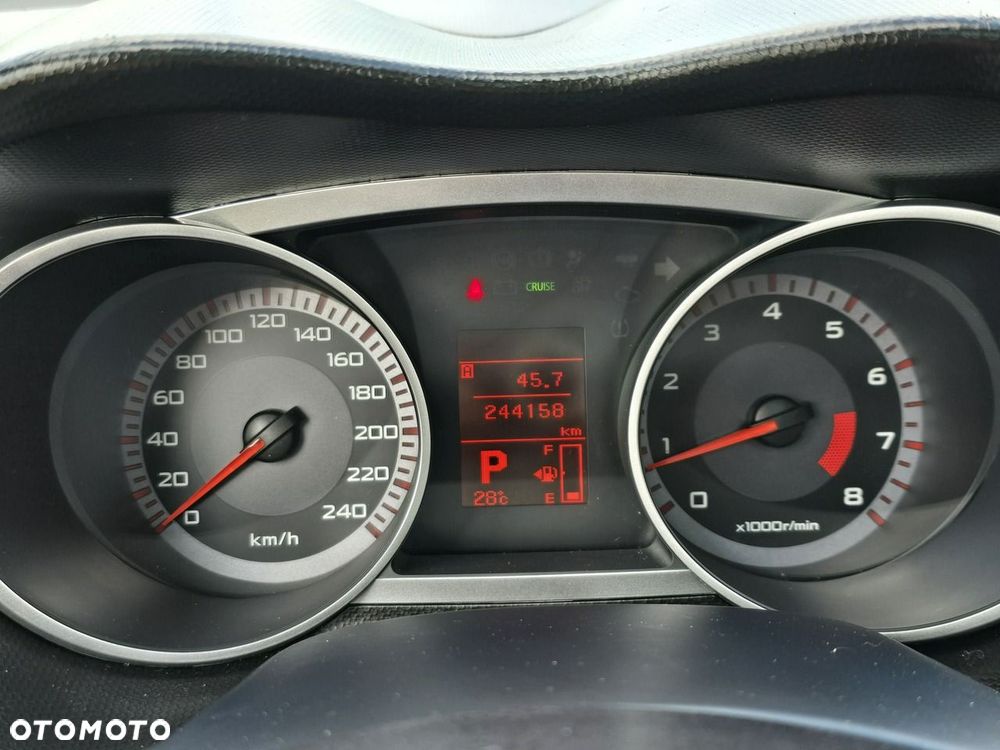 Mitsubishi Outlander - 32