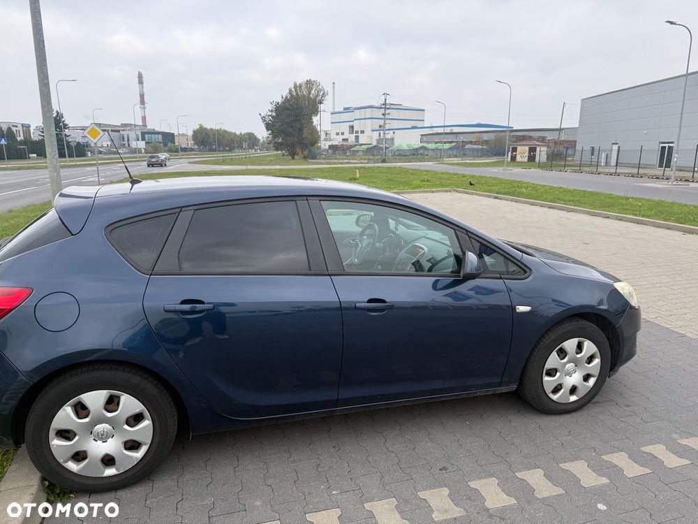 Opel Astra 2012 photo 5