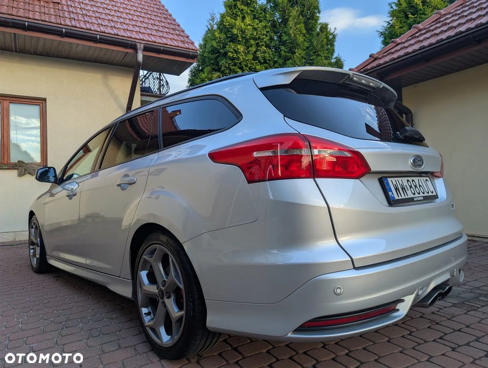 Ford Focus 2.0 EcoBoost ST - 11