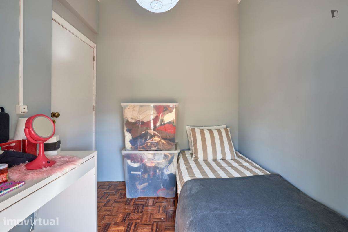 Quarto - localizado em Benfica Lisbon - Grande imagem: 4/35