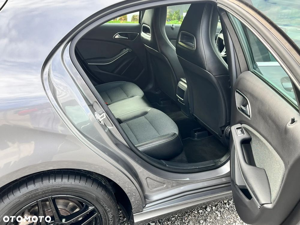 Mercedes-Benz Klasa A 180 BlueEfficiency Edition - 25