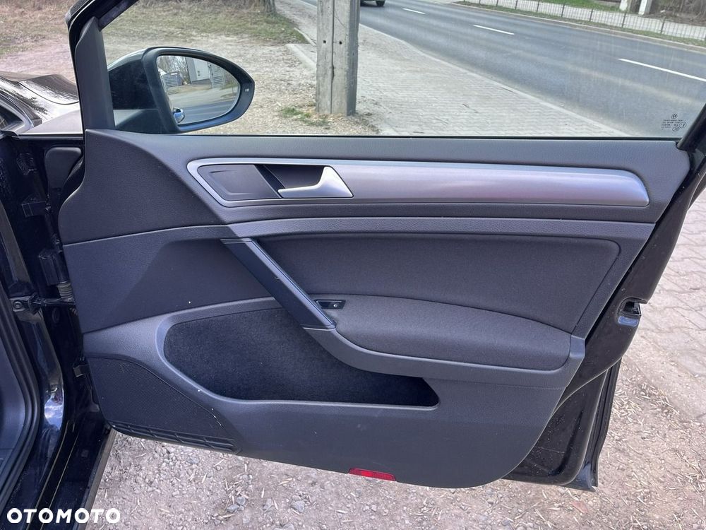 Volkswagen Golf - 22
