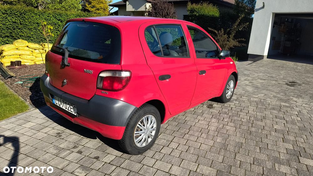 Toyota Yaris 1.0 Base - 1