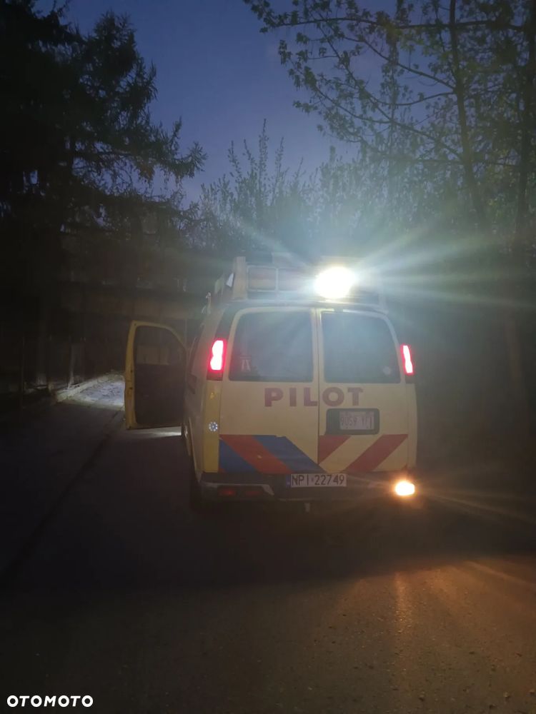 Chevrolet Express - 28