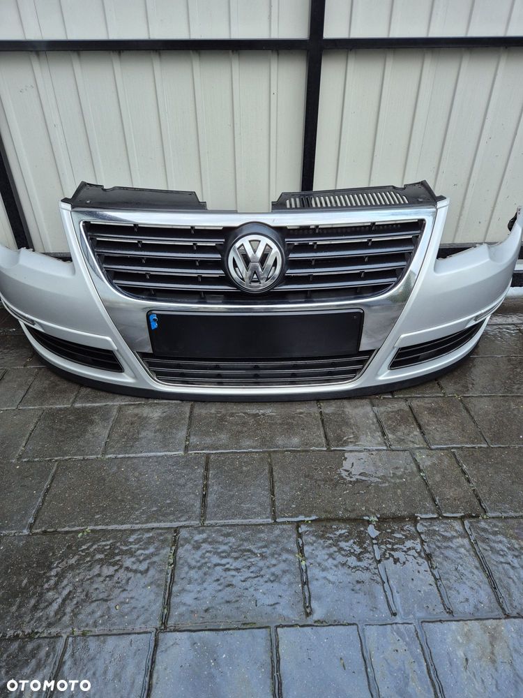 Zderzak przód przedni VW Passat B6 rok 08 kod lak LA7W - 3