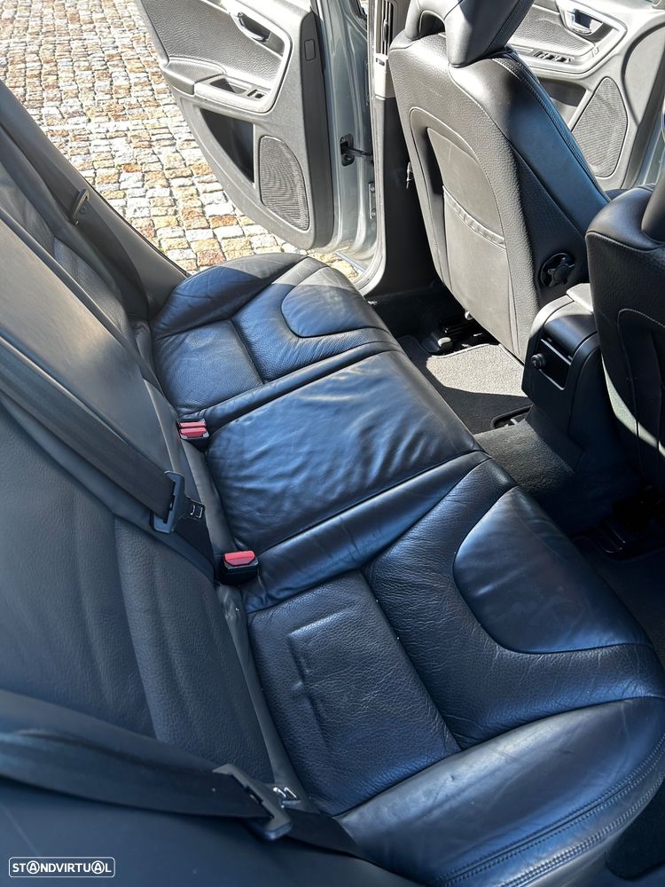 Volvo V60 D6 Plug-In-Hybrid AWD Geartronic Summum - 28