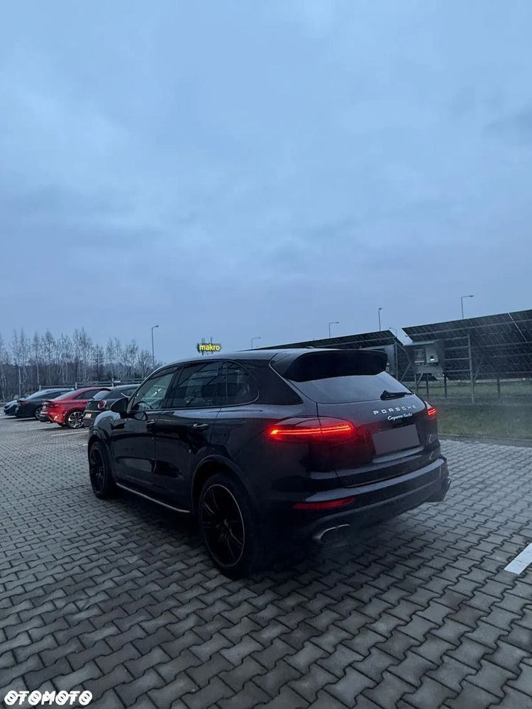 Porsche Cayenne - 2