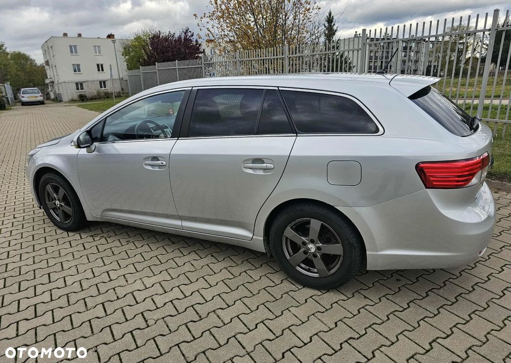 Toyota Avensis Combi 1.6 Comfort - 3