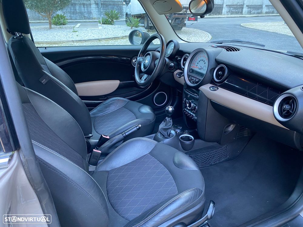 MINI 3 Portas One D - 19