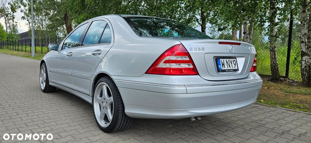 Mercedes-Benz Klasa C 230 7G-TRONIC Avantgarde - 16