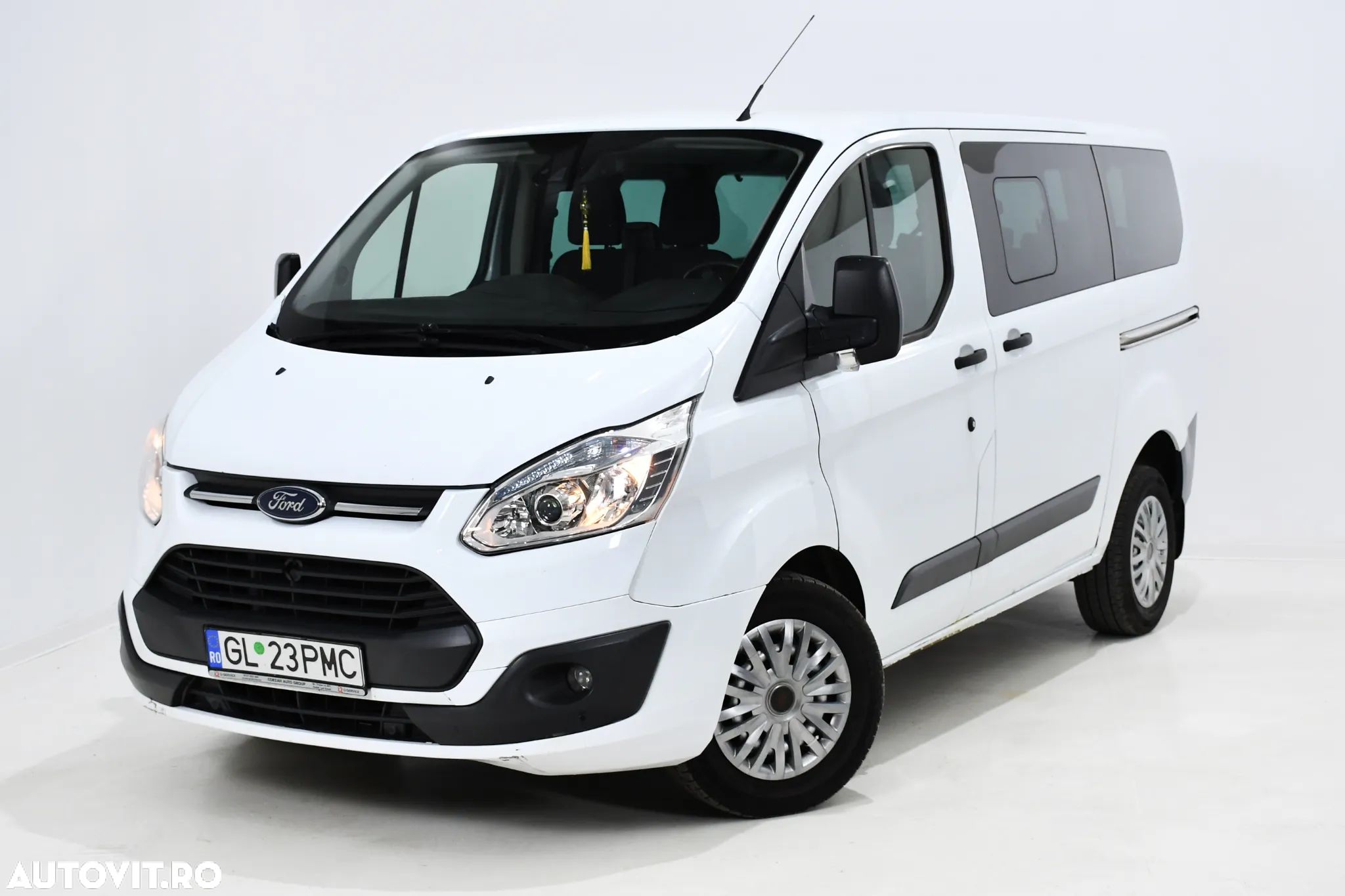 Ford Tourneo Custom - 1