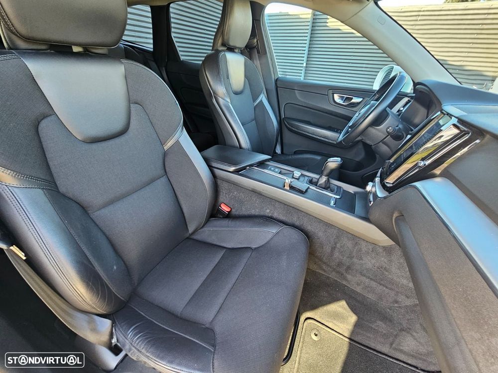 Volvo XC 60 2.0 D4 Momentum - 24
