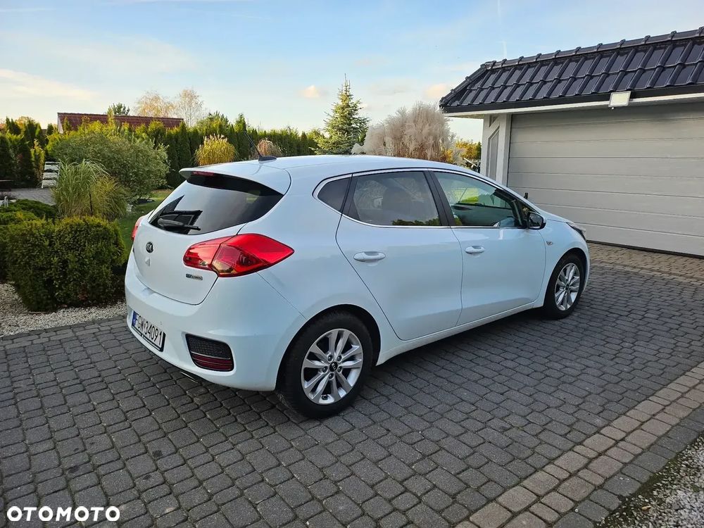 Kia Ceed 1.6 CRDi 136 ISG Dream Team Edition - 9