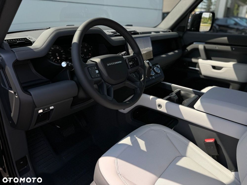 Land Rover Defender - 8