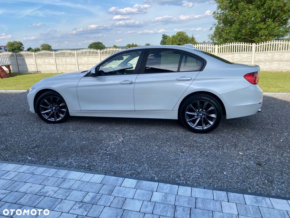 BMW Seria 3 318d Sport Line - 12