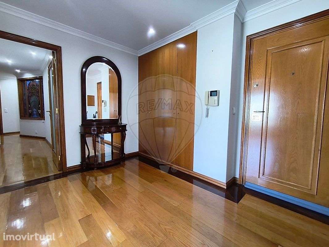 Apartamento T4 para arrendamento - Grande imagem: 2/28