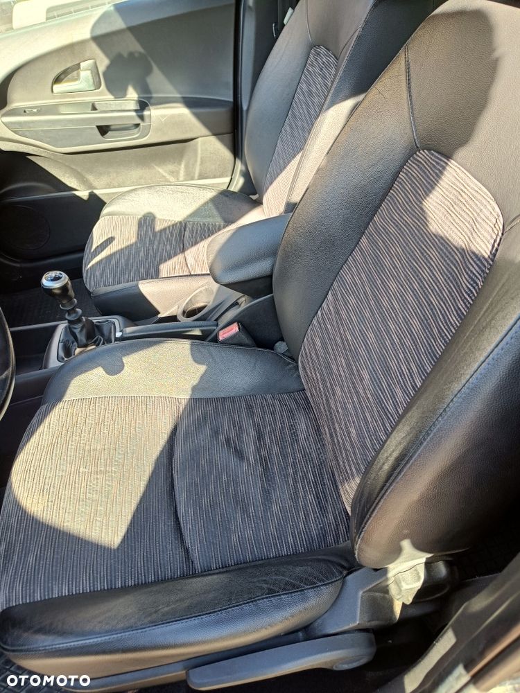 Kia Ceed - 7