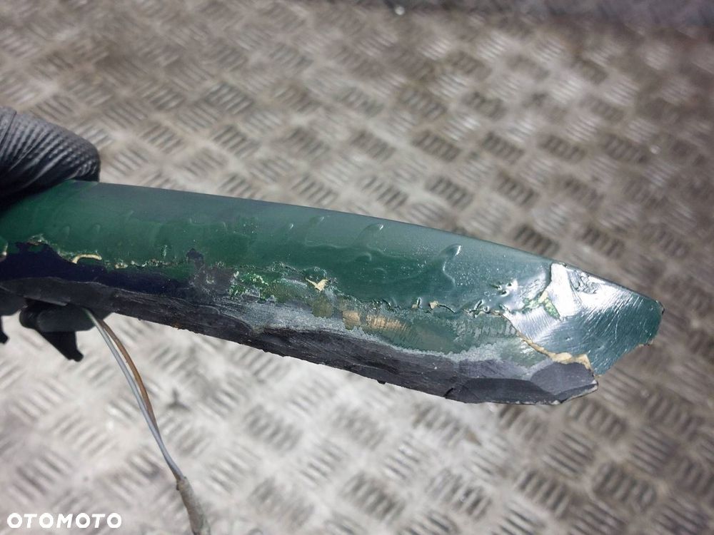 BLENDA KLAPY BAGAŻNIKA + KLAMKA ZAMEK PASSAT B5 SEDAN 3B5827505 - 2