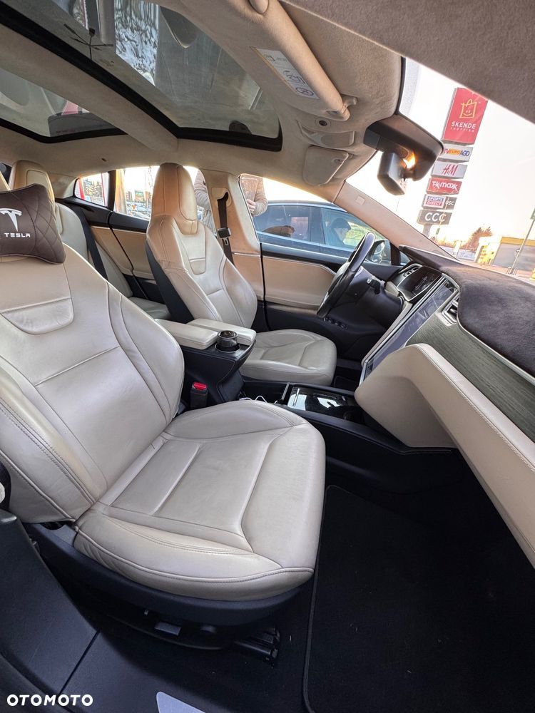 Tesla Model S - 17