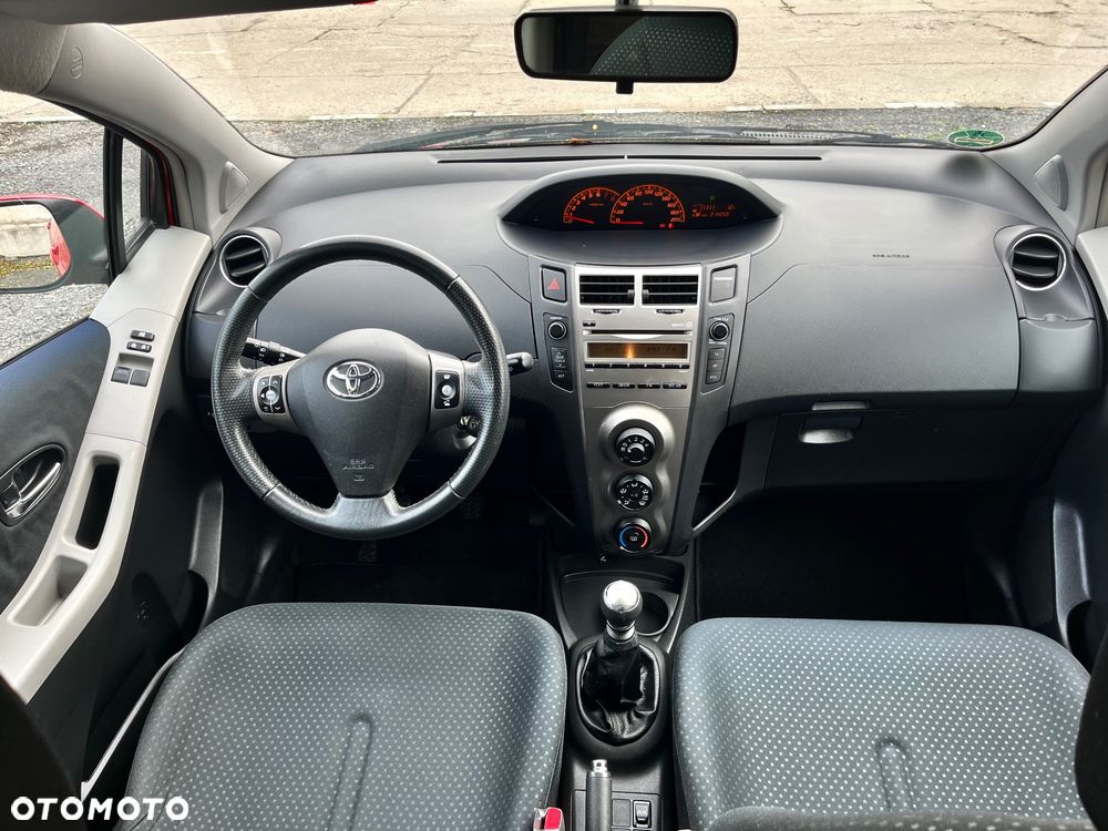 Toyota Yaris 1.33 VVT-i Executive - 14