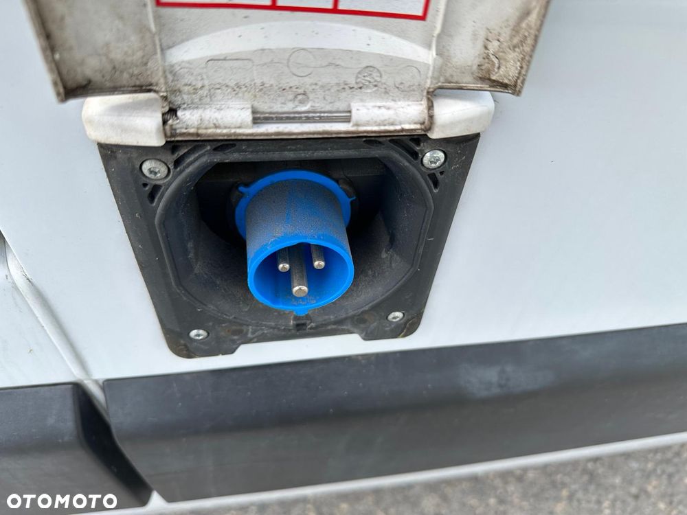 Nissan NV400 - 19