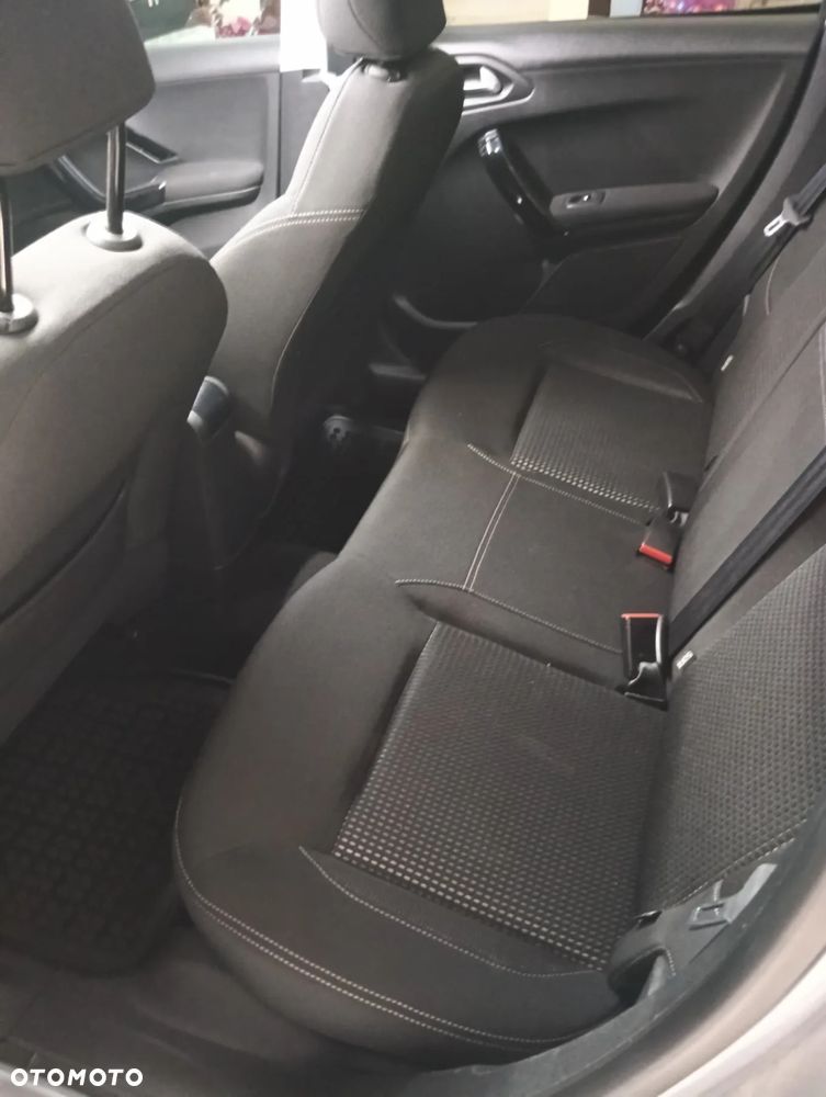 Peugeot 208 1.2 PureTech Allure - 12