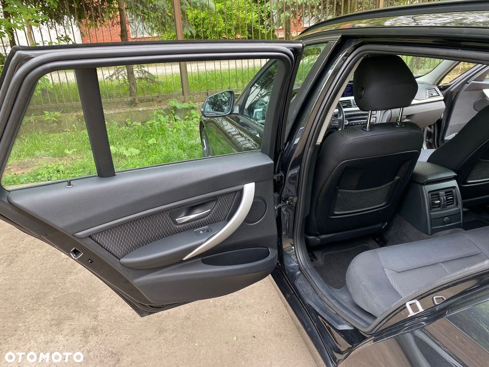 BMW Seria 3 320d - 10