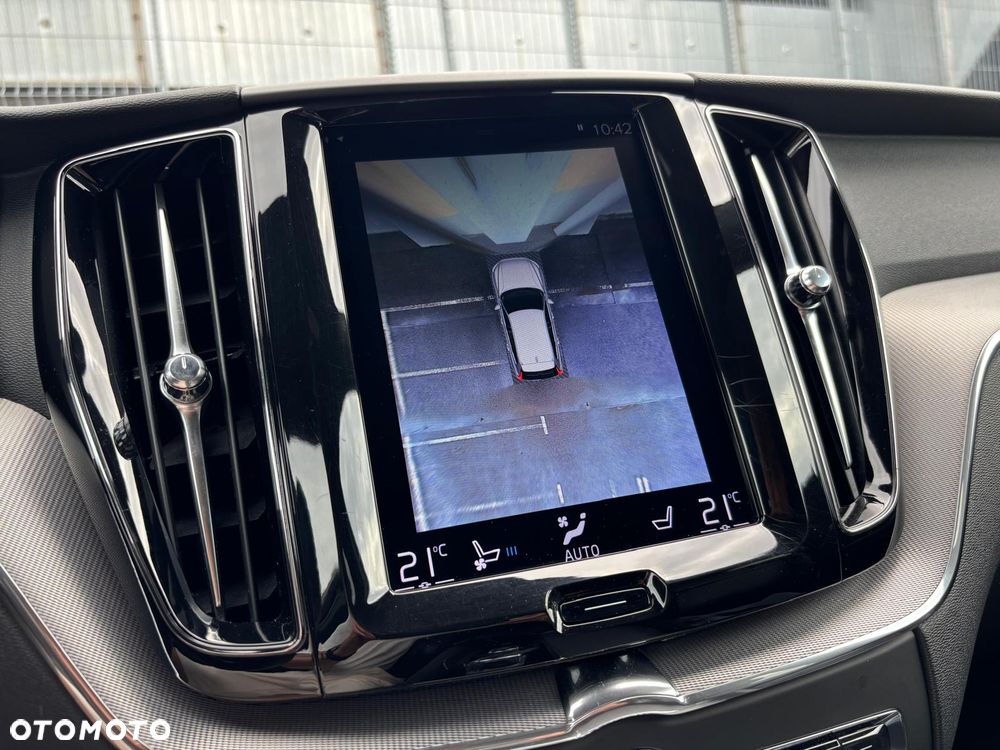 Volvo XC 60 T8 AWD Plug-In Hybrid R-Design - 29