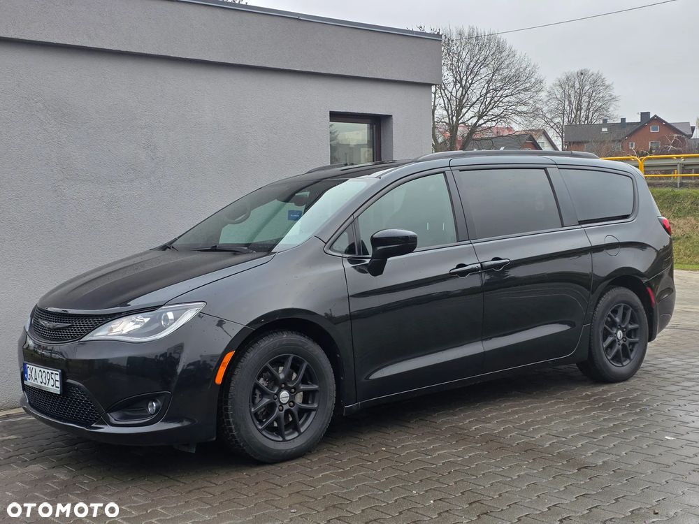 Chrysler Pacifica - 1