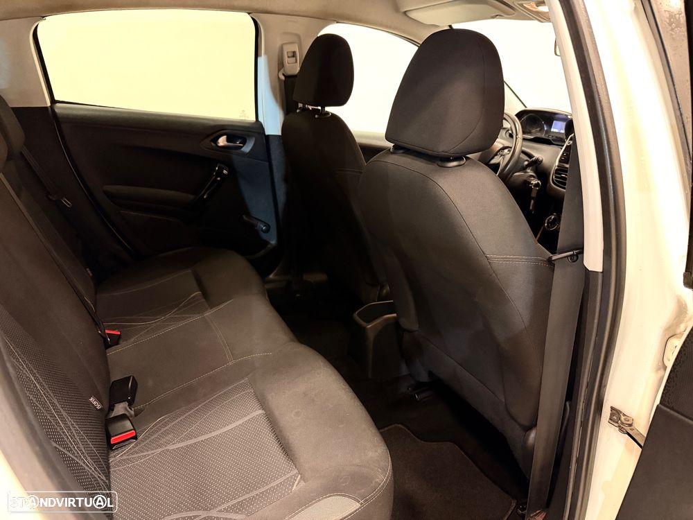 Peugeot 208 1.4 HDi - 10