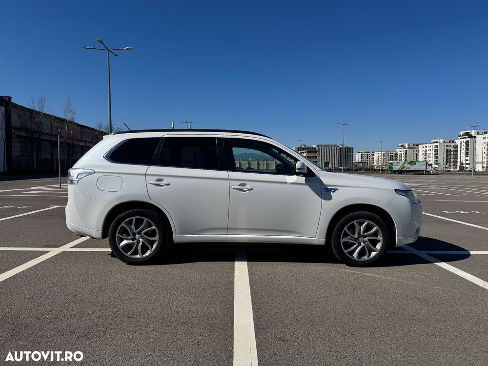Mitsubishi Outlander - 1