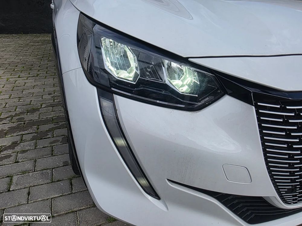 Peugeot e-208 Allure - 10