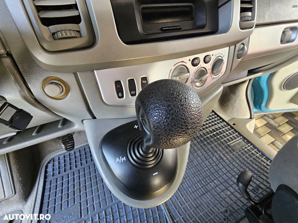 Renault Trafic 2.5 dCi FAP 150 L2H1 Quickshift Komfort - 17