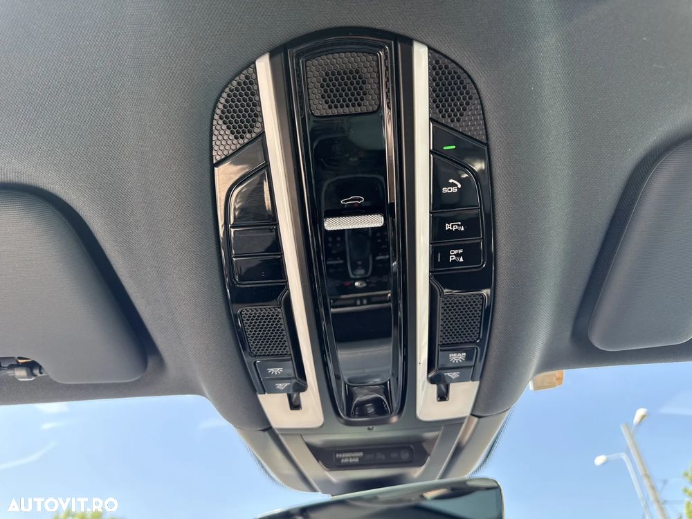 Porsche Cayenne - 21