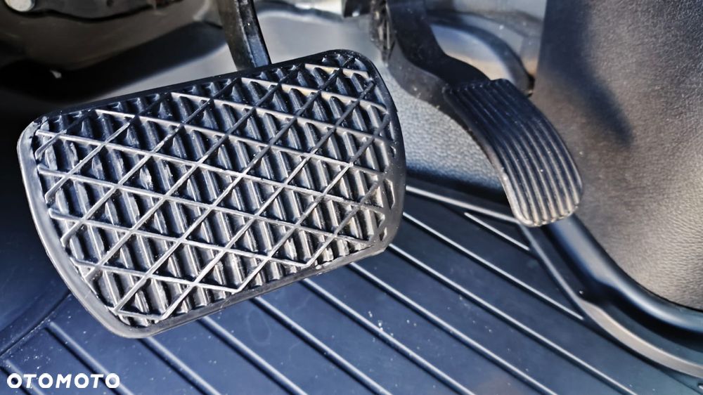 Mercedes-Benz Sprinter - 16