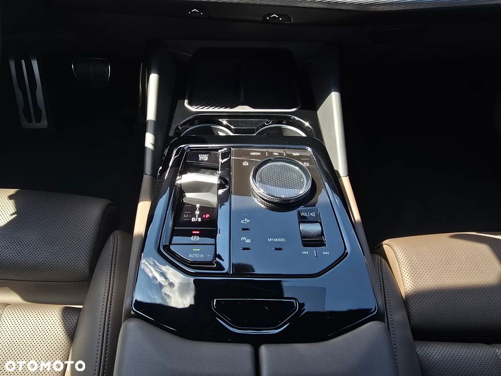 BMW Seria 5 520d xDrive - 14