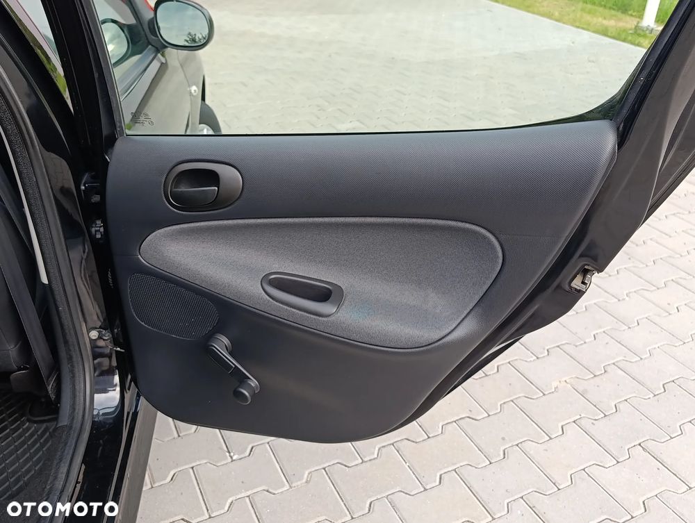 Peugeot 206 plus - 26