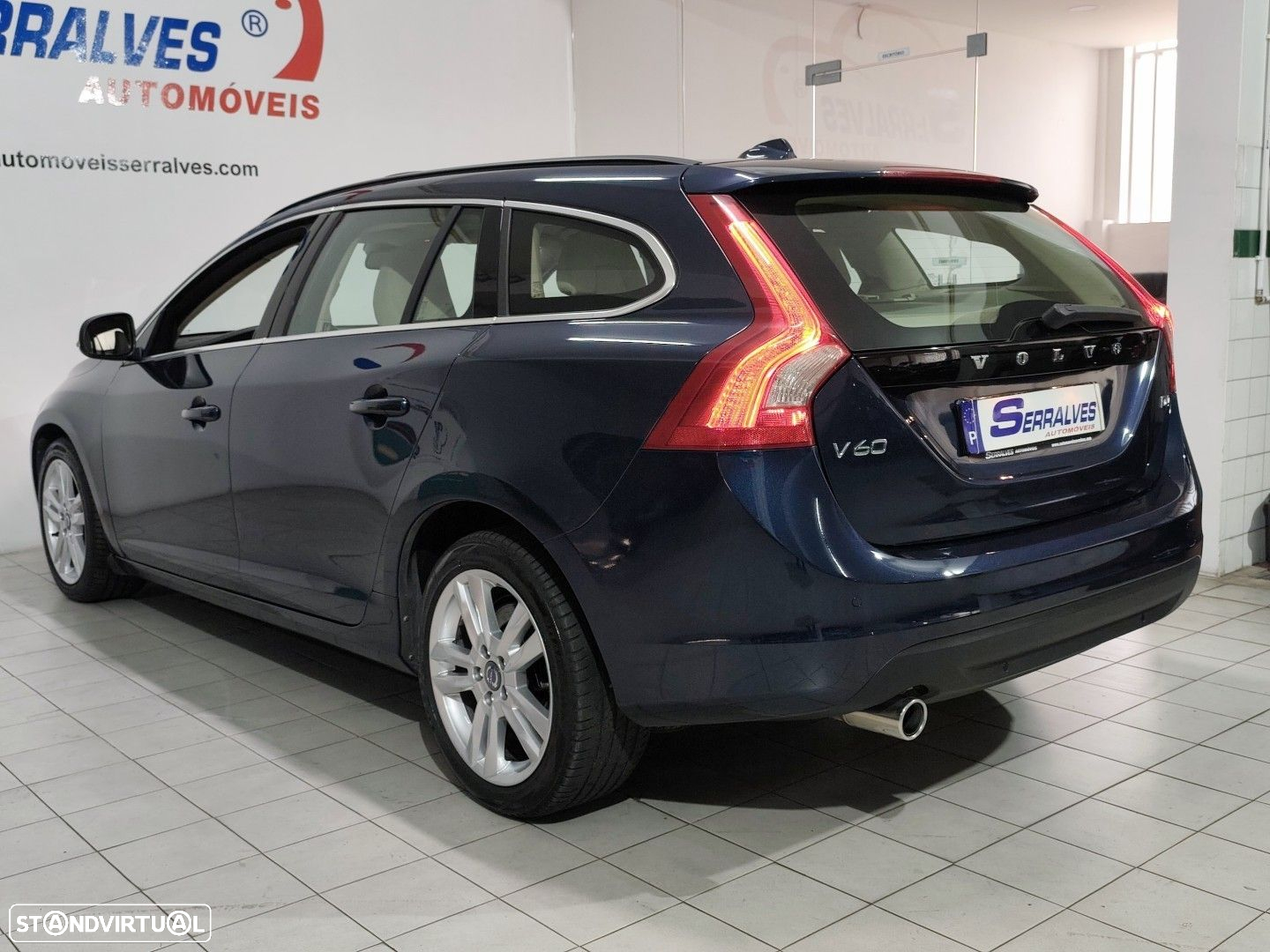 Volvo V60 2.0 D4 Momentum - 5