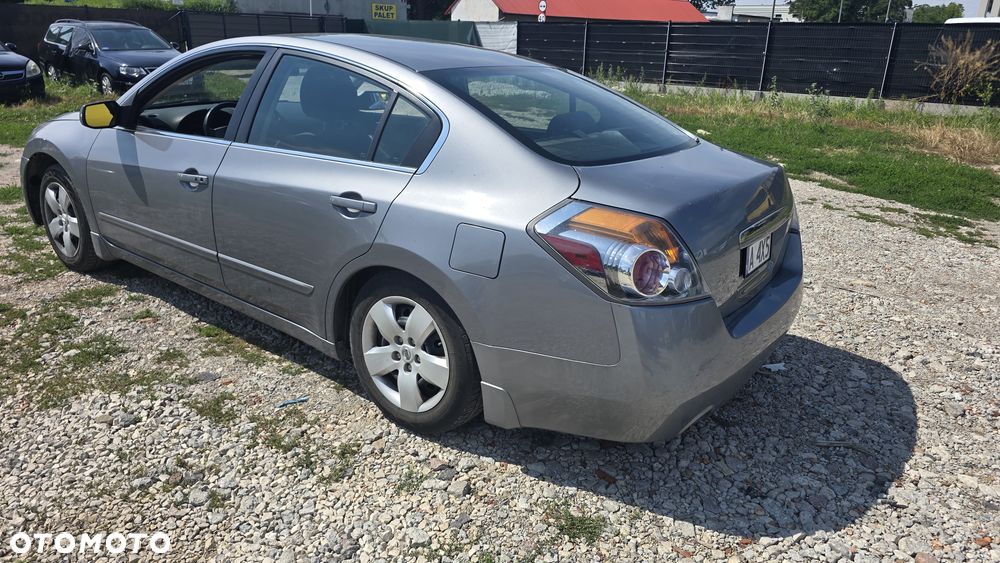 Nissan Altima - 12