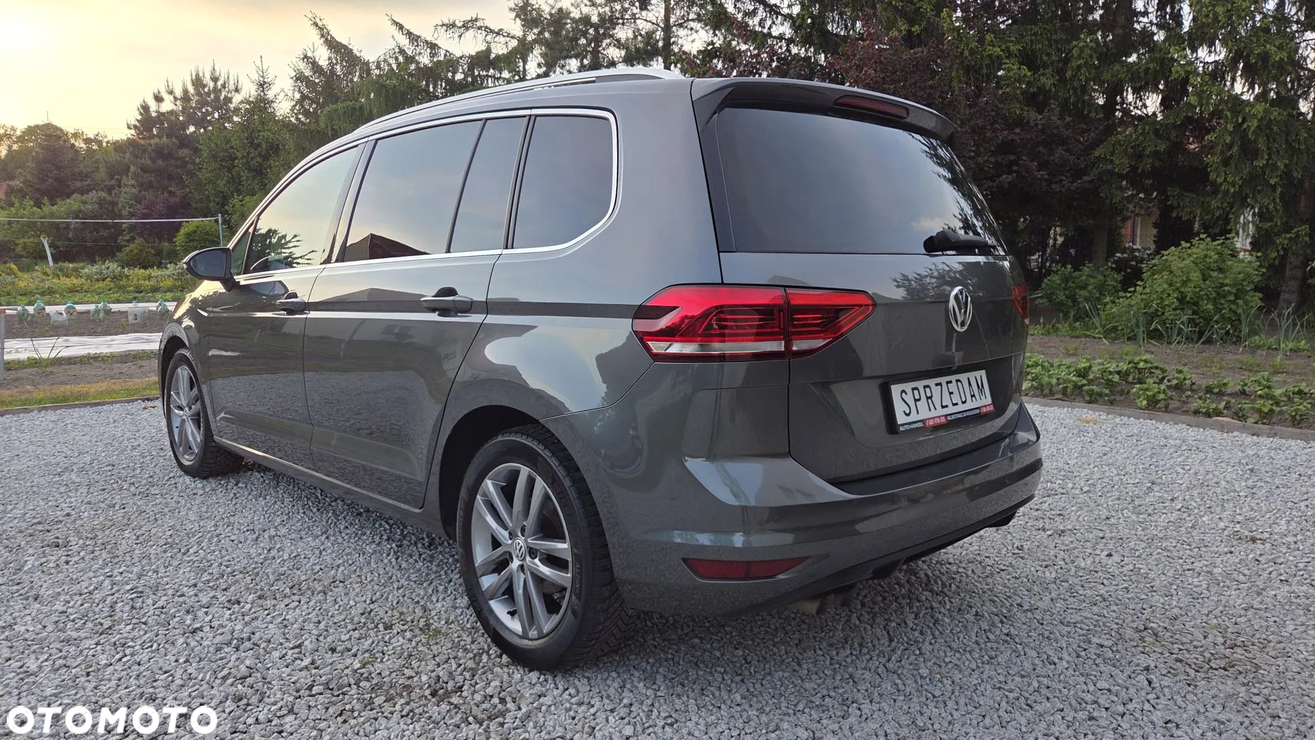 Volkswagen Touran 2.0 TDI SCR Highline - 10