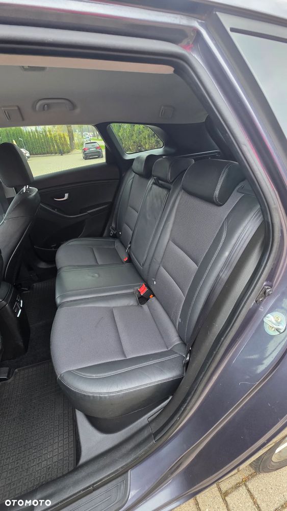 Hyundai i30 blue 1.6 CRDi Premium - 31